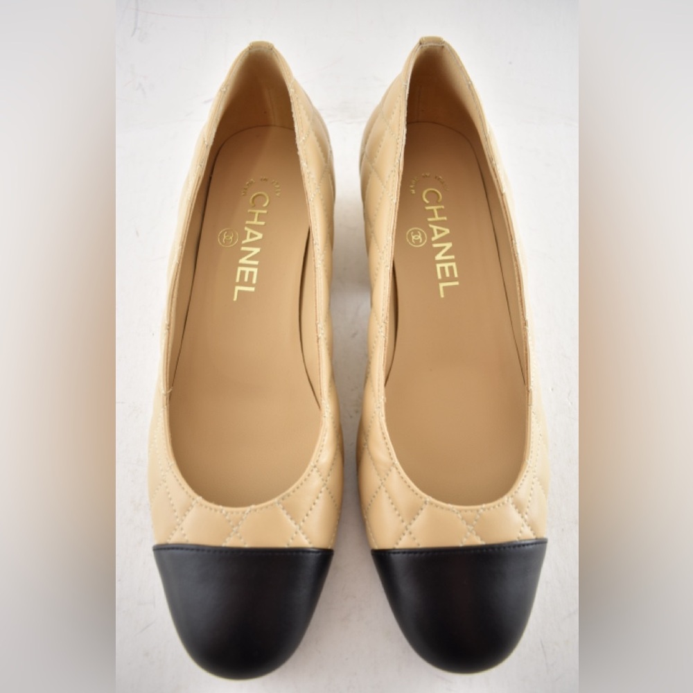 Chanel 24B Beige Lambskin Quilted Black Cap CC Logo Gold Block Heel Pumps 37.5 - Picture 7 of 16